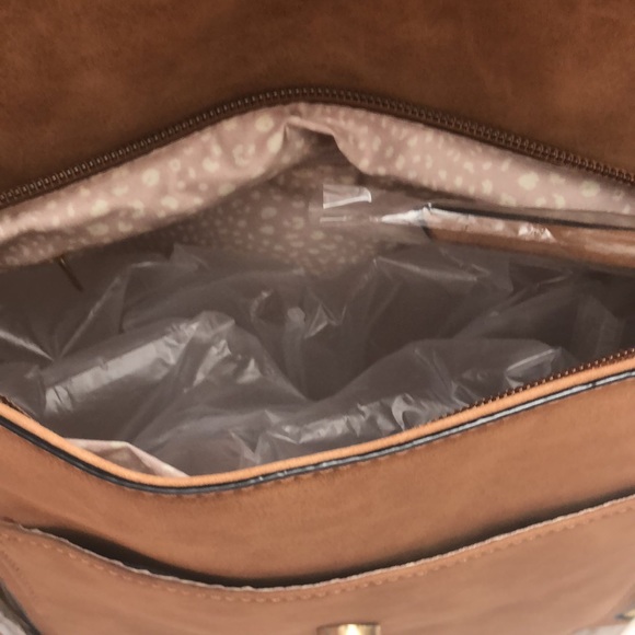 VR NYC Convertible Crossbody, Medium - Picture 5 of 7